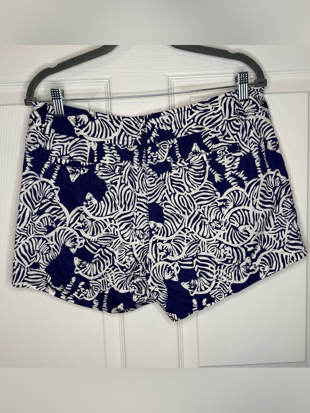 Lilly Pulitzer Navy & White Zebra-Print Callahan Short GUC Size 8 - Picture 2 of 8